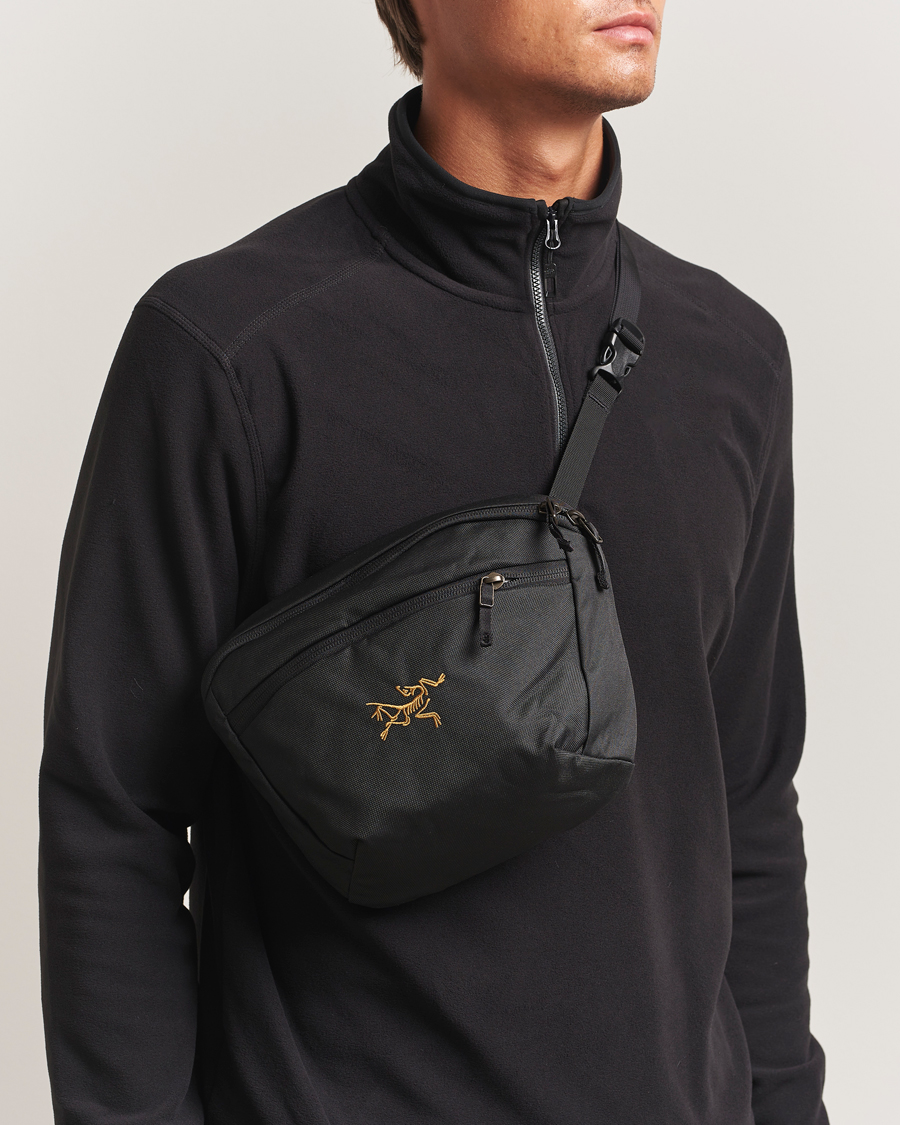 Arc'teryx Mantis 2 Waist Pack 24K Black at CareOfCarl.com