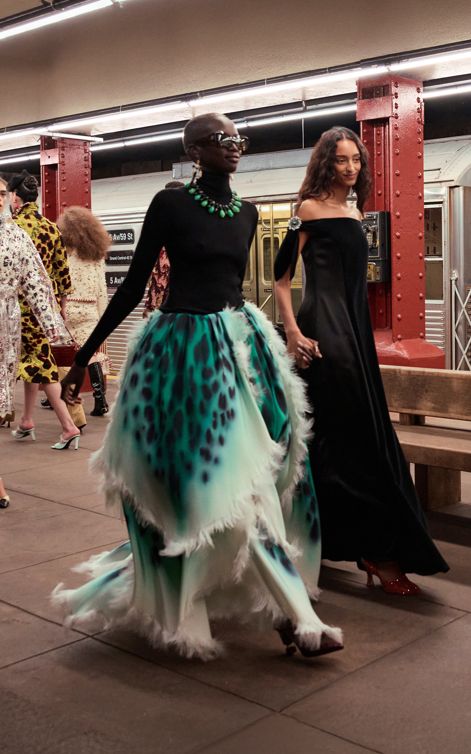 Fashion shows, Ready-to-wear and Accessories collections, Haute