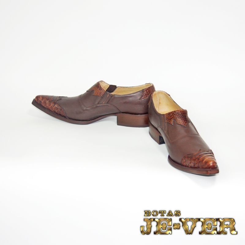 ウエスタンブーツ専門店 本格派ブーツをメキシコから直輸入