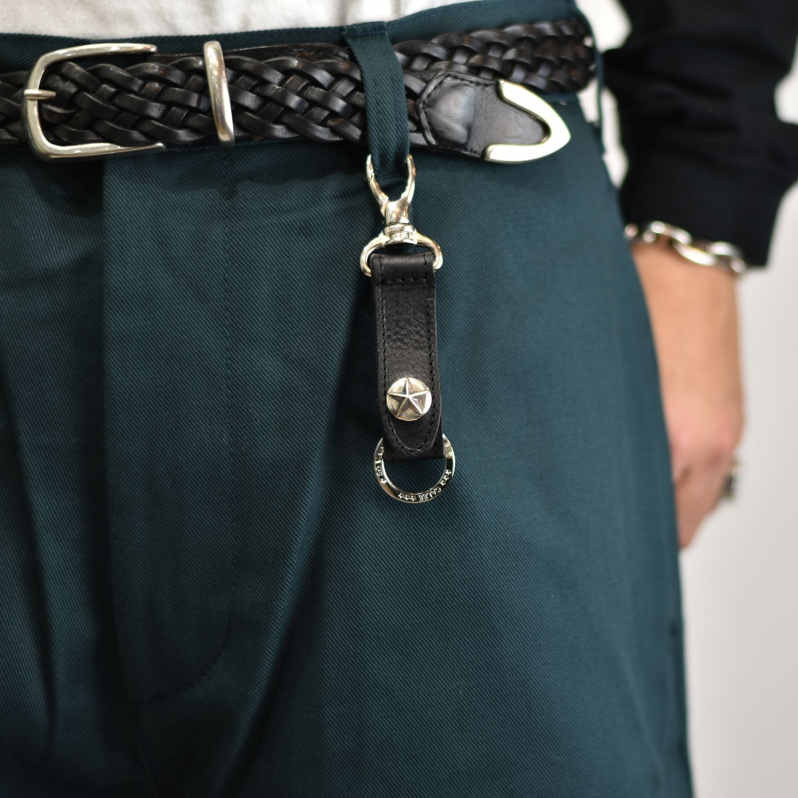 CALEE - SILVER STAR CONCHO LEATHER KEY RING (BLACK) / シルバー