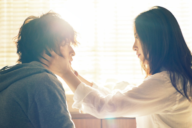 吉高由里子＆横浜流星が「せーのっ！」でジャンプ『きみの瞳が問いかけ