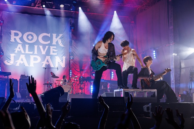 佐藤健＆宮崎優＆町田啓太＆志尊淳、バンドの場面写真公開「グラス