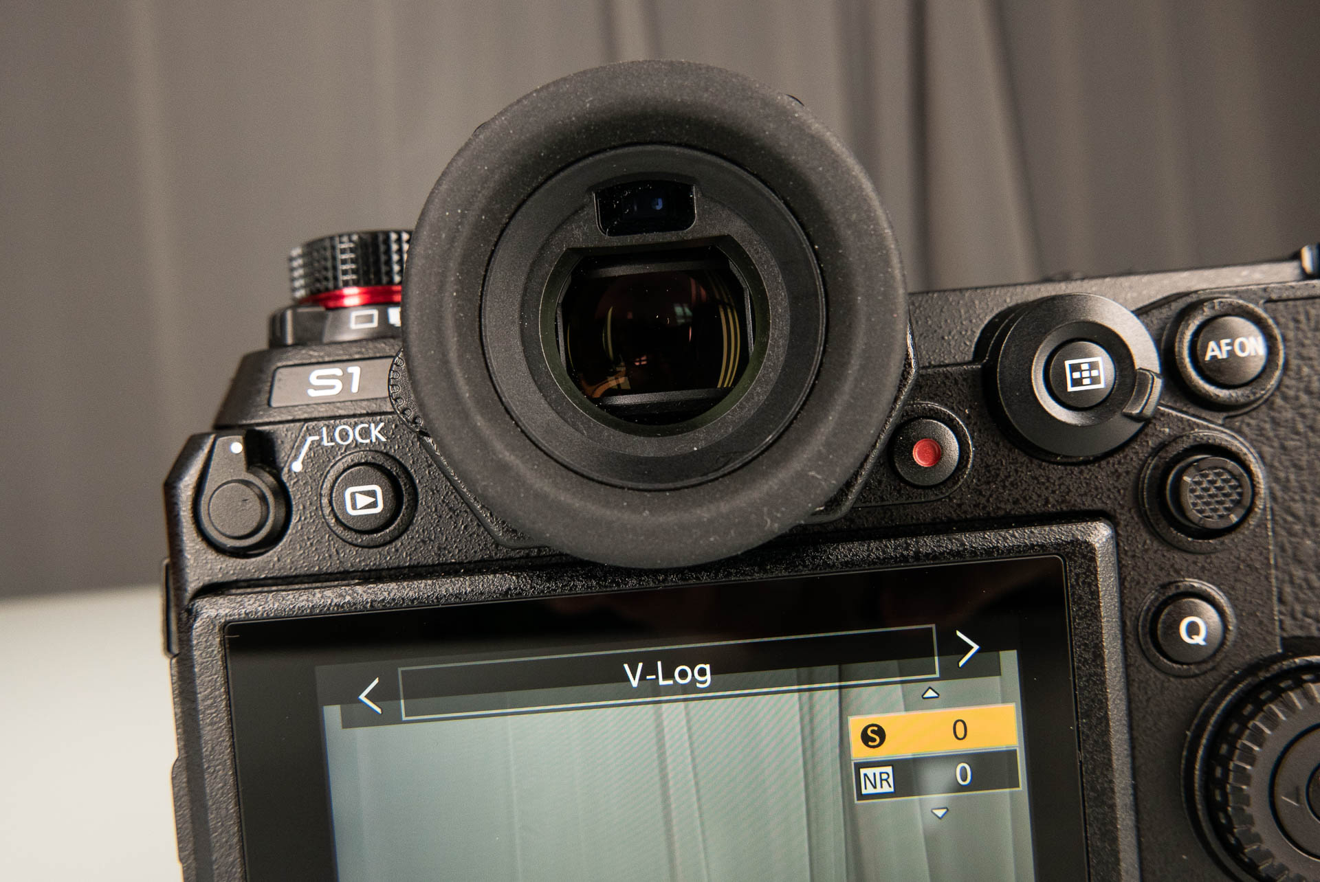 パナソニックLUMIX S1 V-Logレビュー | CineD