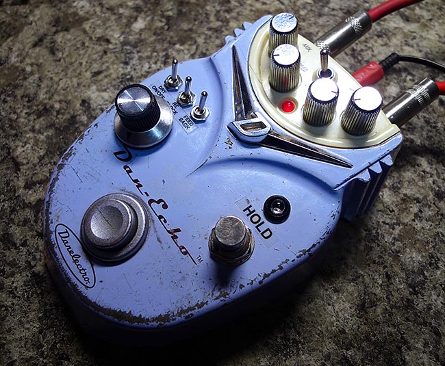 Circuitbenders - Modified Danelectro Dan-echo DE-1 delay pedal
