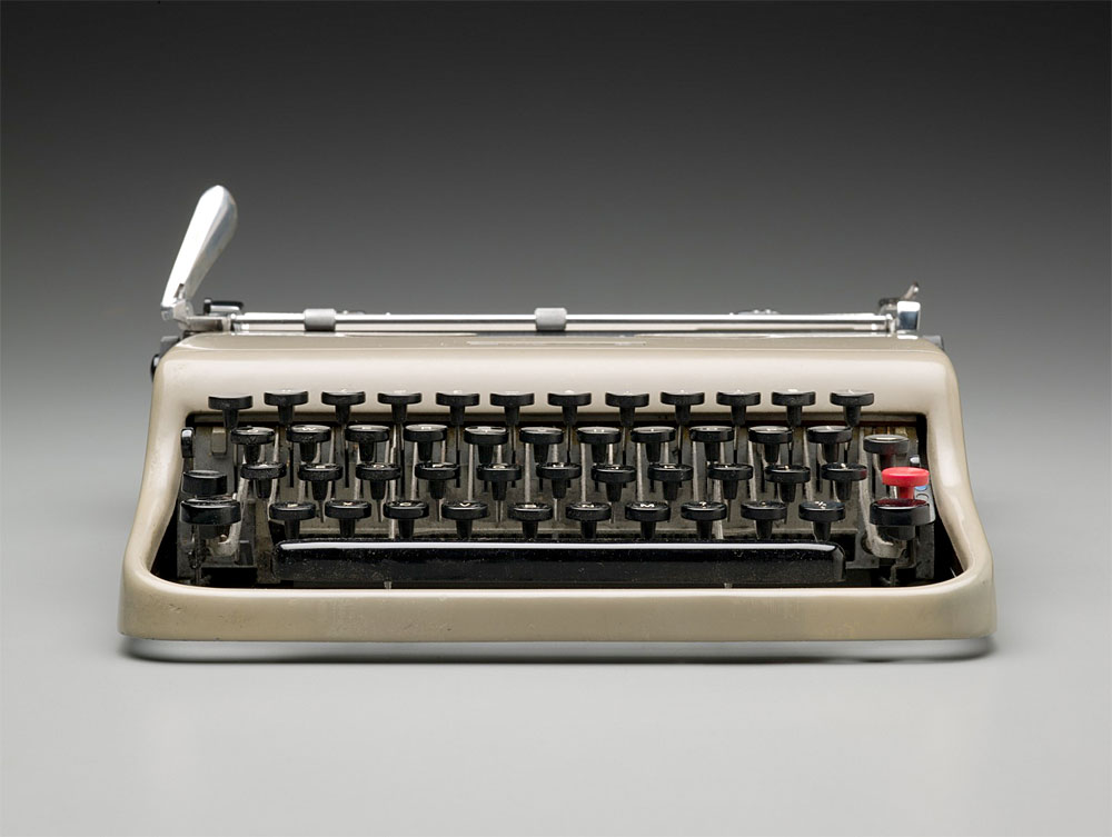 オリベッティ タイプライター レッテラ22 - CRAFTS DESIGN