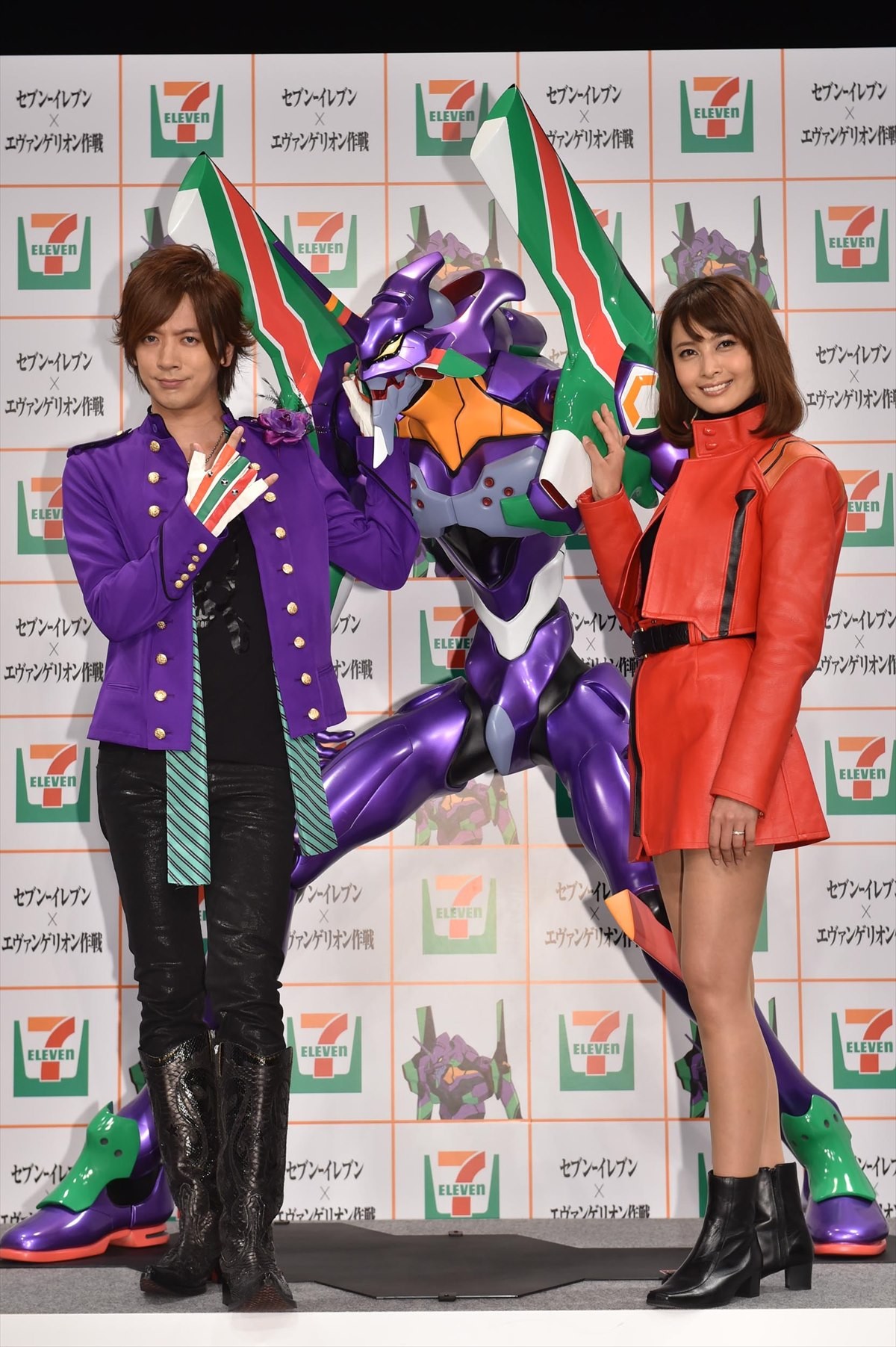 エヴァ』1体170万円の巨大初号機フィギュア登場！ 「セブン」との