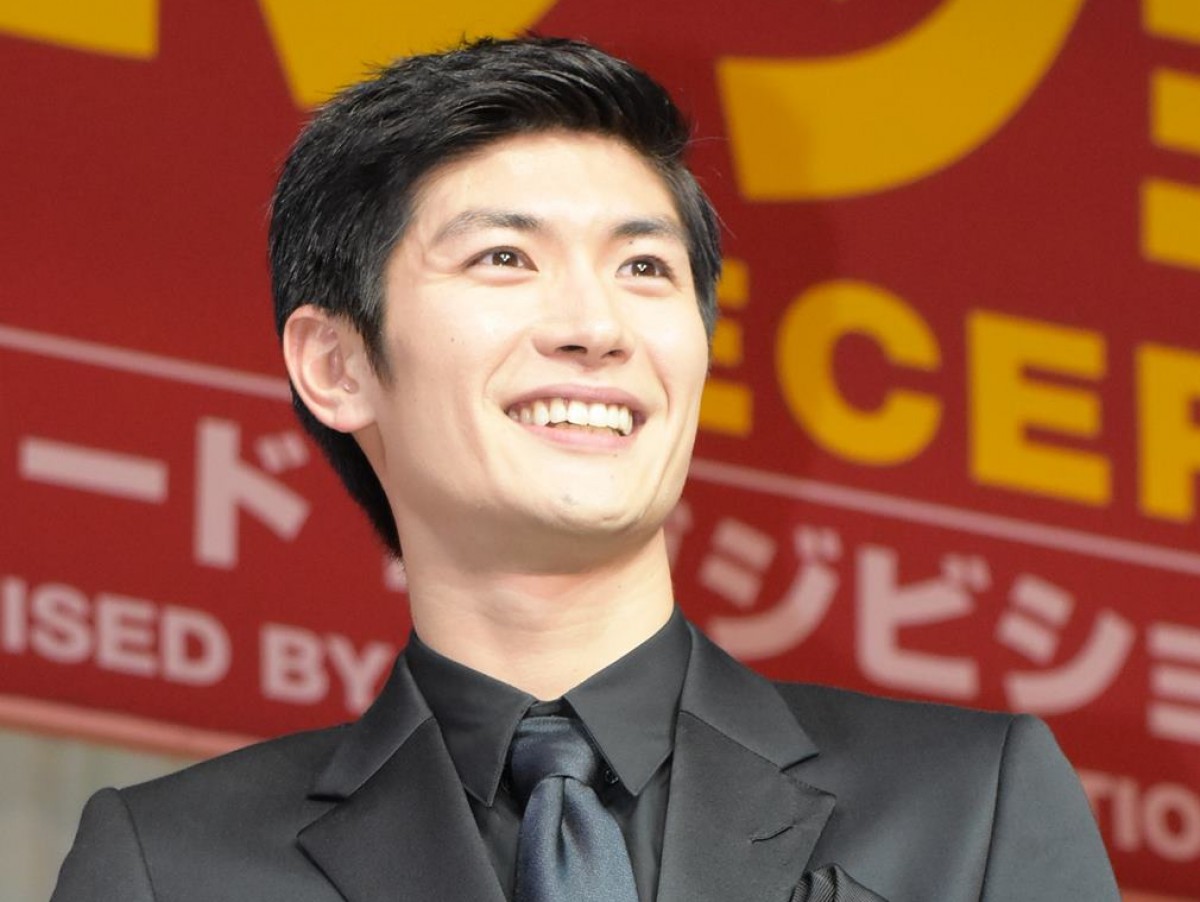 三浦春馬、家でもハイヒールを履いて掃除 真摯な役作りにファン称賛