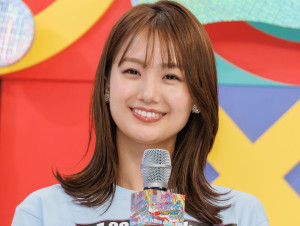 フジテレビ井上清華アナ、憧れのCA姿に反響「ファーストクラスな笑顔