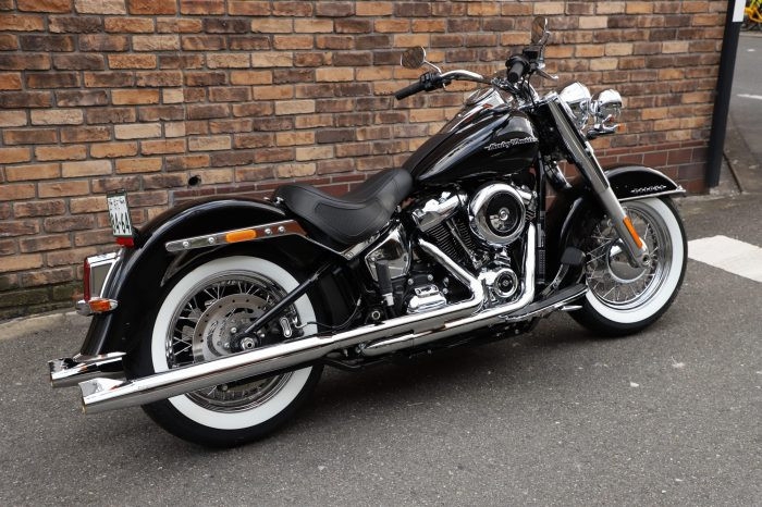 2in1to2タイプ左右出しエキパイ 2018年以降ソフテイルモデル用 - MOTOR