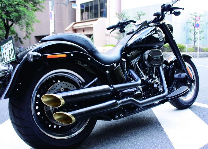 ブラス90スラッシュ ソフテイルモデル用 - MOTOR STAGE | アンバーピース