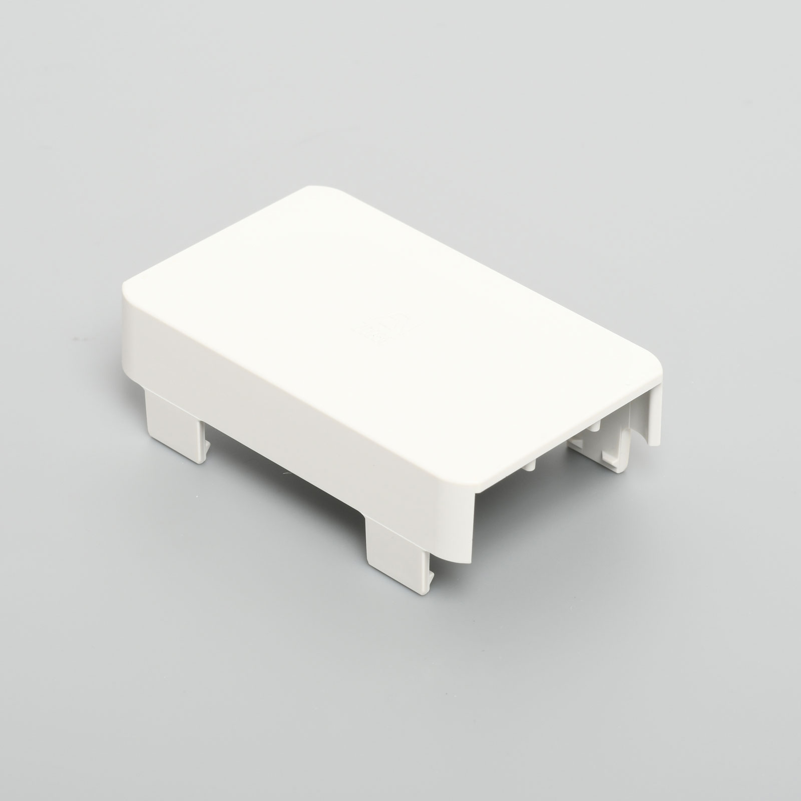 Z0258 複式横型埋込コンセント・複式機器用アウトレット用(ワン