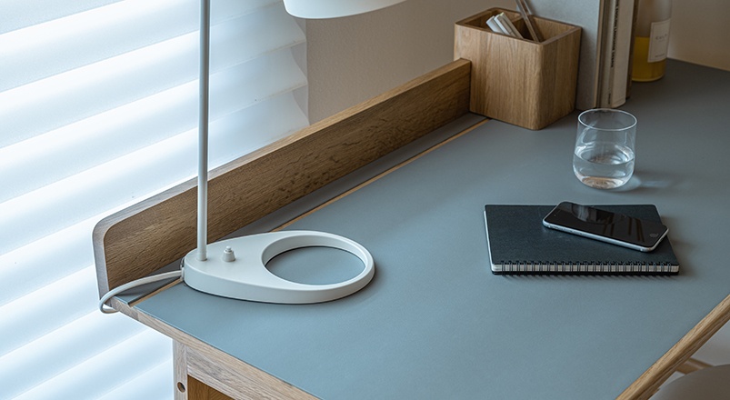 数量限定】人気デスク「THEO」のリノリウム特別カラーが登場