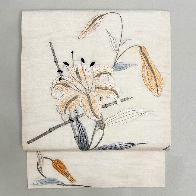 白絽地ユリの刺繍名古屋帯 35,000円(税込)帯24-05-16ご売約済