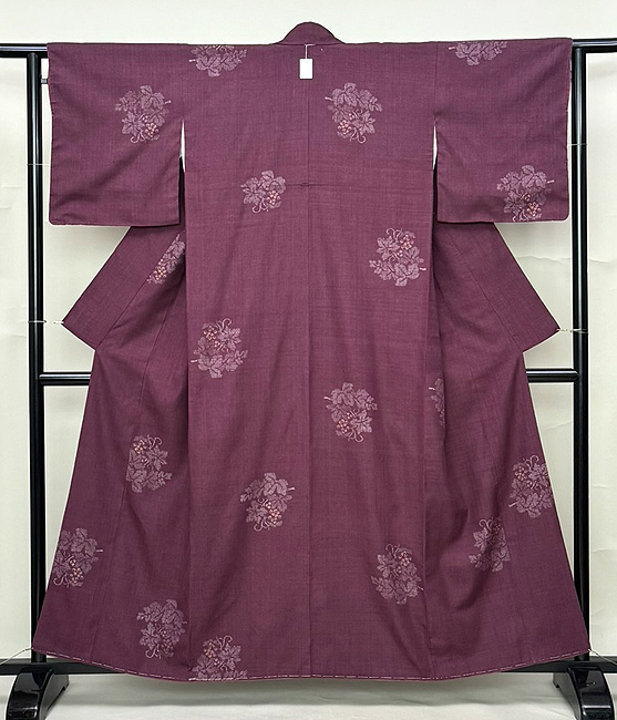 赤紫に葡萄文様本場結城紬 132,000円(税込)着物25-02-03ご売約済