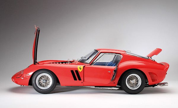 Ferrari 250 GTO. 1:8 scale model kit., Agora Models