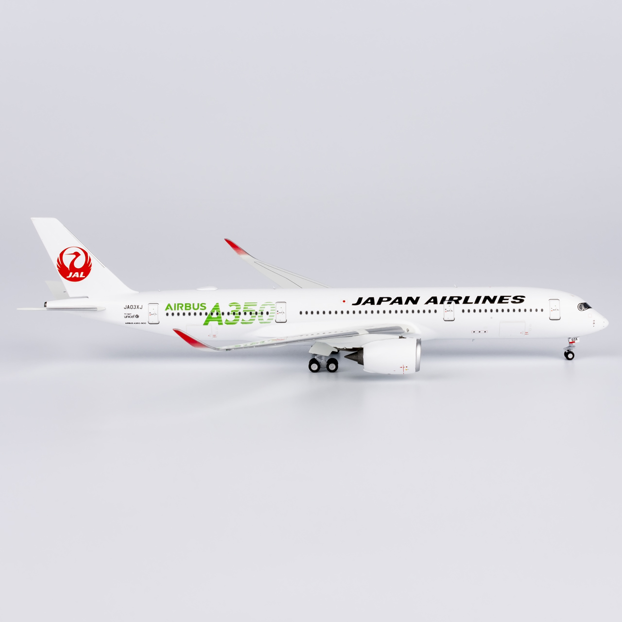 NG39097 Japan Airlines (JAL) A350-900 green “AIRBUS A350” JA03XJ