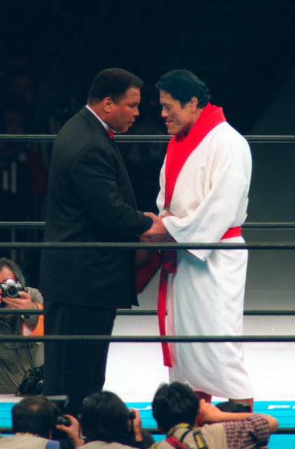 猪木とアリ、伝説の一戦から40年 世界格闘技の日制定：朝日新聞