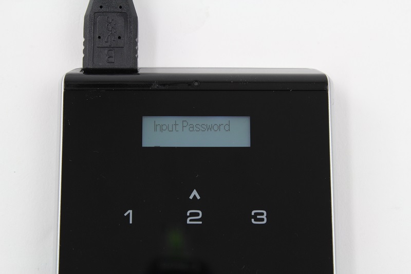 大事なデータを手軽に保護！ 暗号化機能付きHDDケース「ZM-VE400