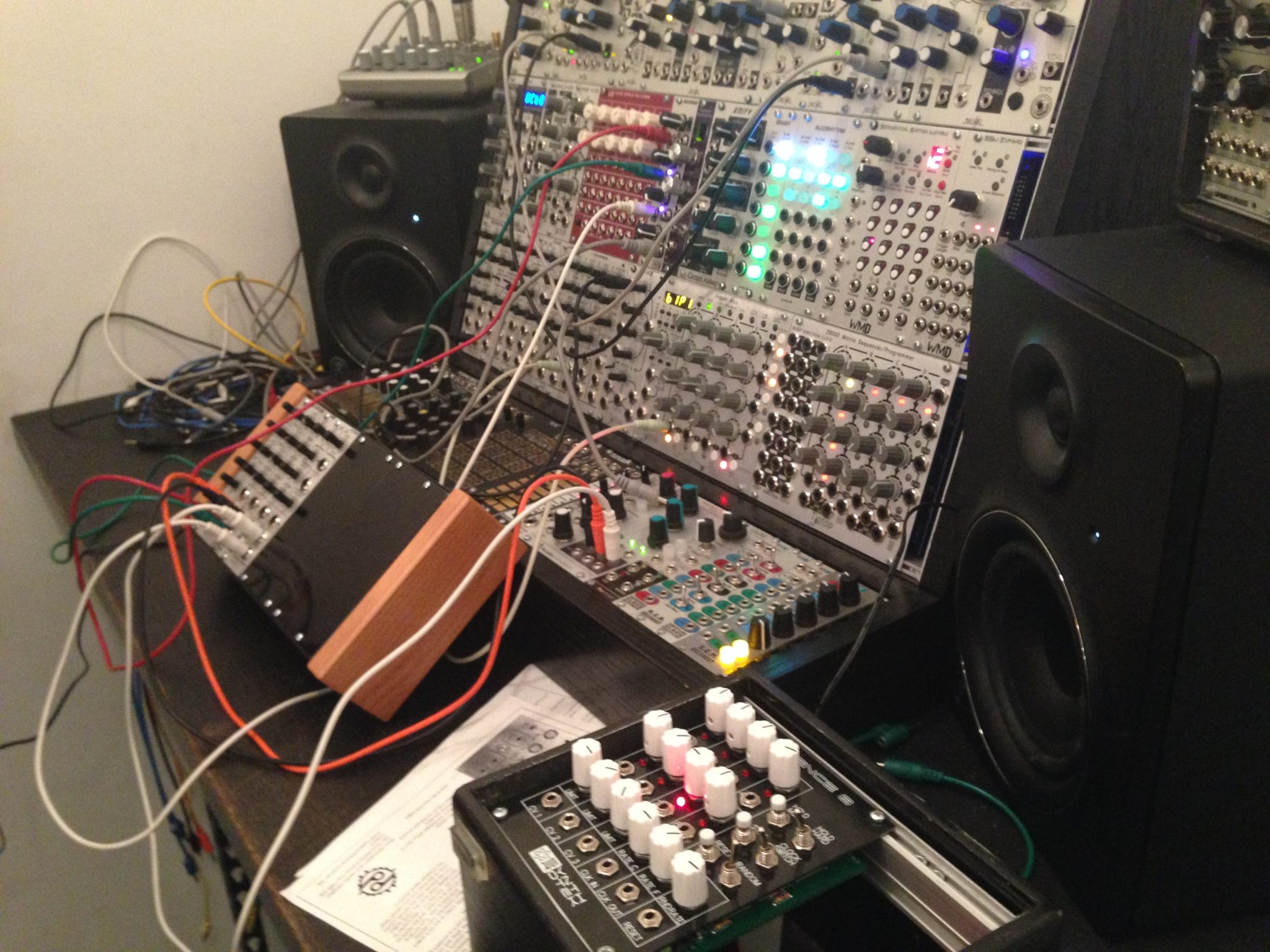 ユーロラックサイズのモジュラーシンセサイザーが買えるお店 - atnr.net