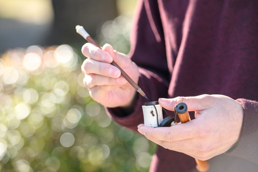 墨壺と筆を携帯、日本古来の旅文具「矢立」を奈良からお届け 2年で100