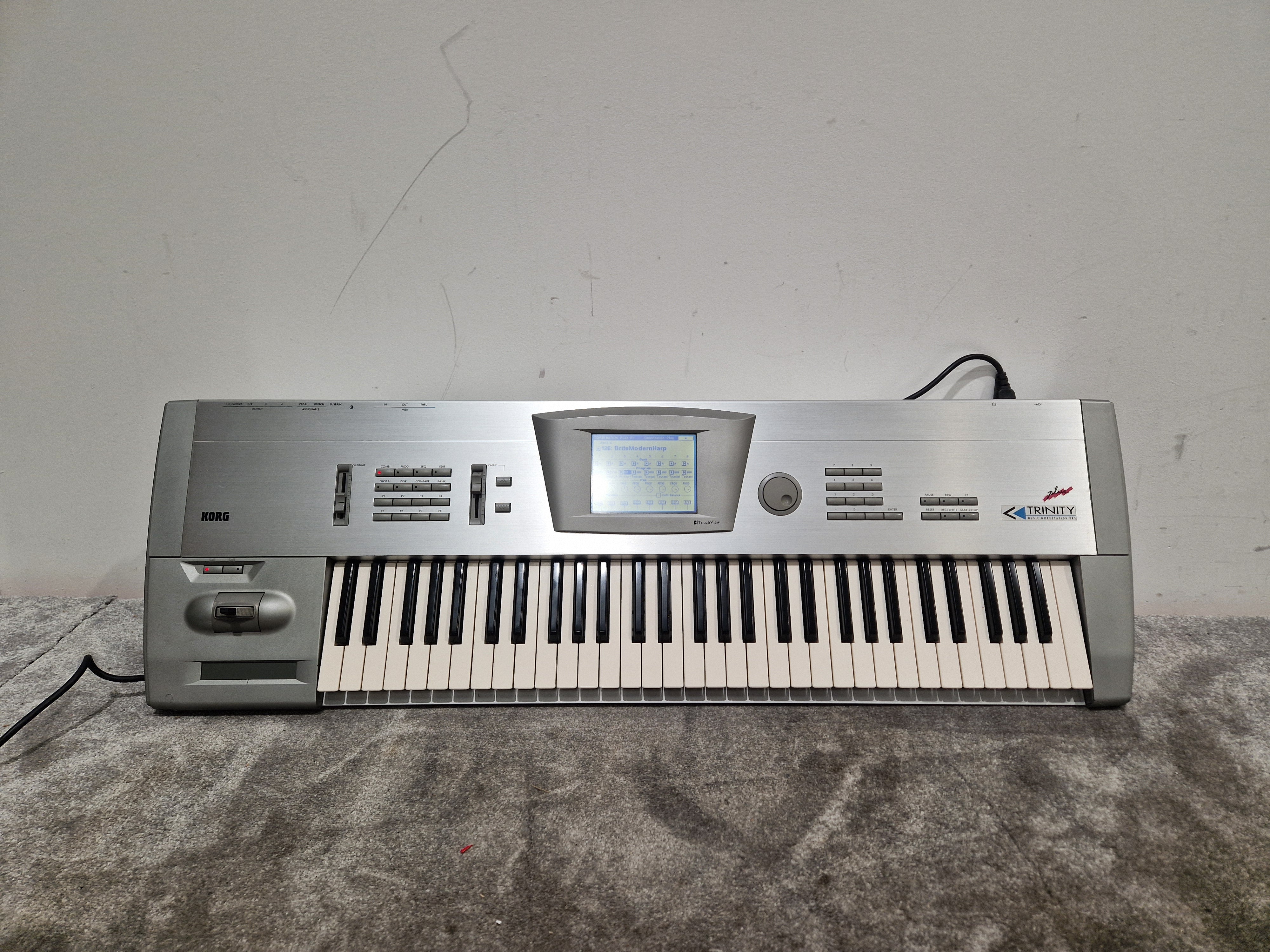 Korg Trinity Plus - Music Workstation/Synthesizer - Silver