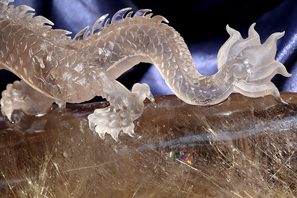特選品】ルチルクォーツ彫り物（五爪龍）台座付き-043水晶クラスター