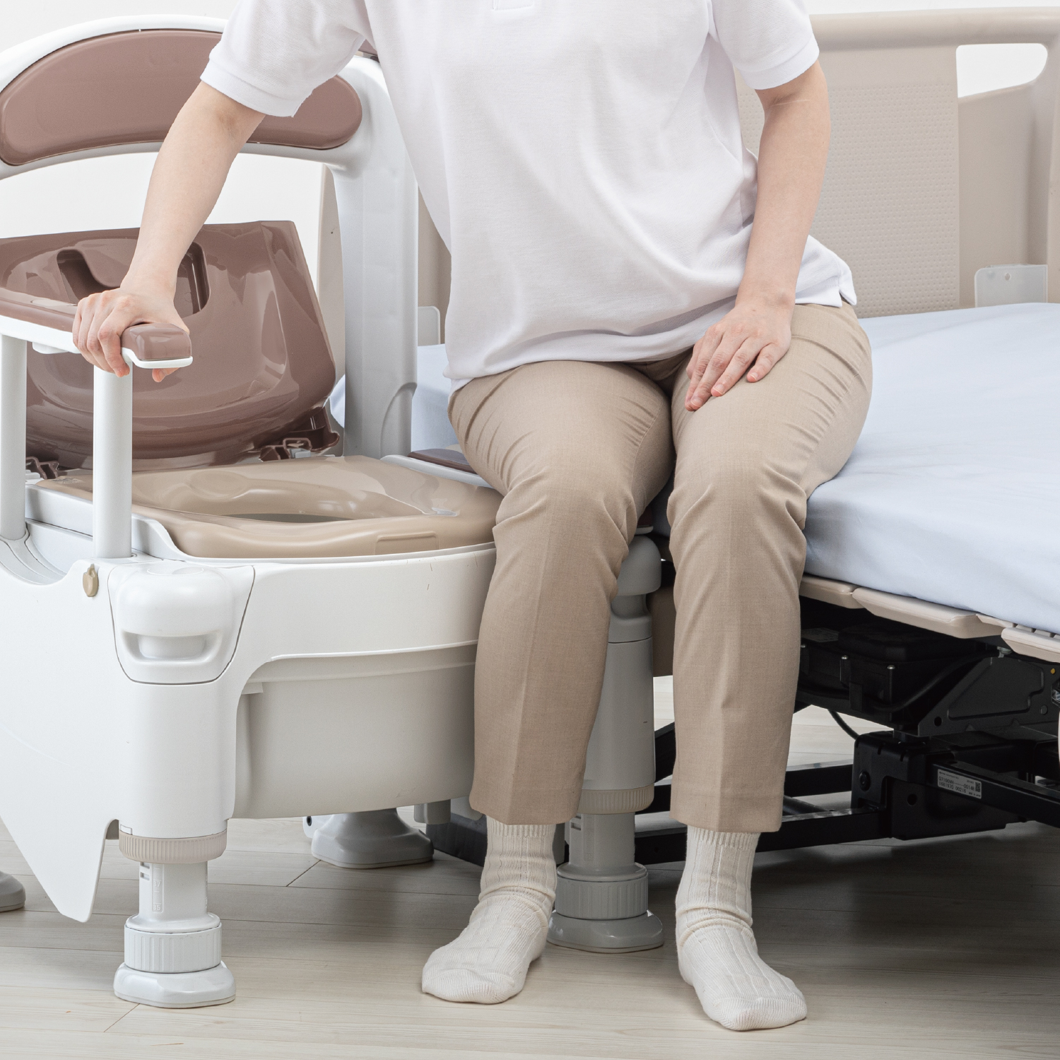 ポータブルトイレ FX-30 自動ラップ ”らくゾウくん” | 【安寿】の介護