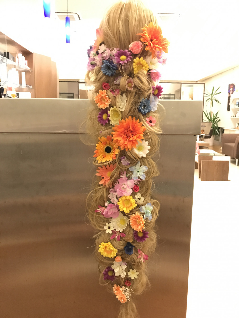 ラプンツェルの髪型のオーダーがあり、作らせていただきました♪