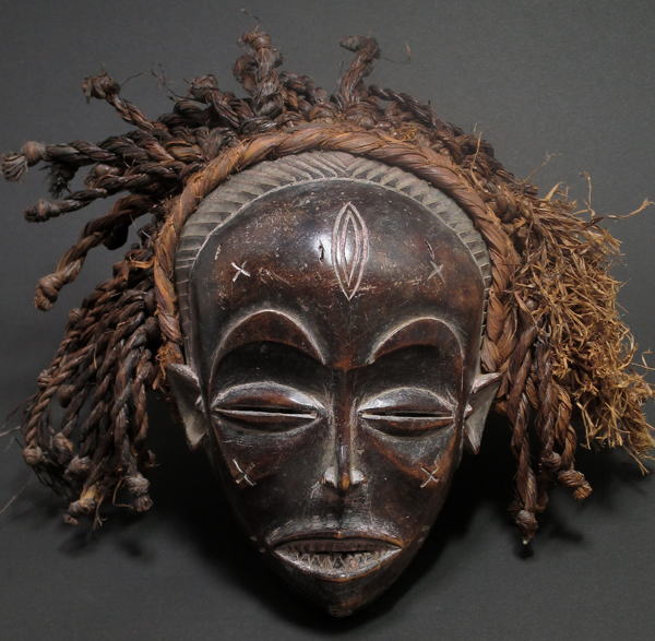 Pwoマスク<アフリカの仮面(木彫り)：アフリカ雑貨アザライ