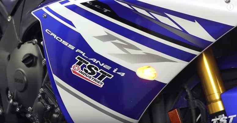 YZF-R1用シンプルでスタイリッシュなLEDフロントウインカー｜AxxL