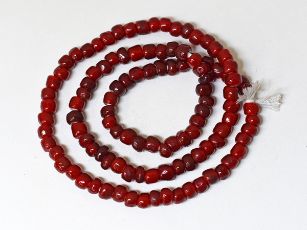 2406】ANTIQUEホワイトハーツ濃淡赤筒型大粒ビーズ一連1(Φ7.5mm