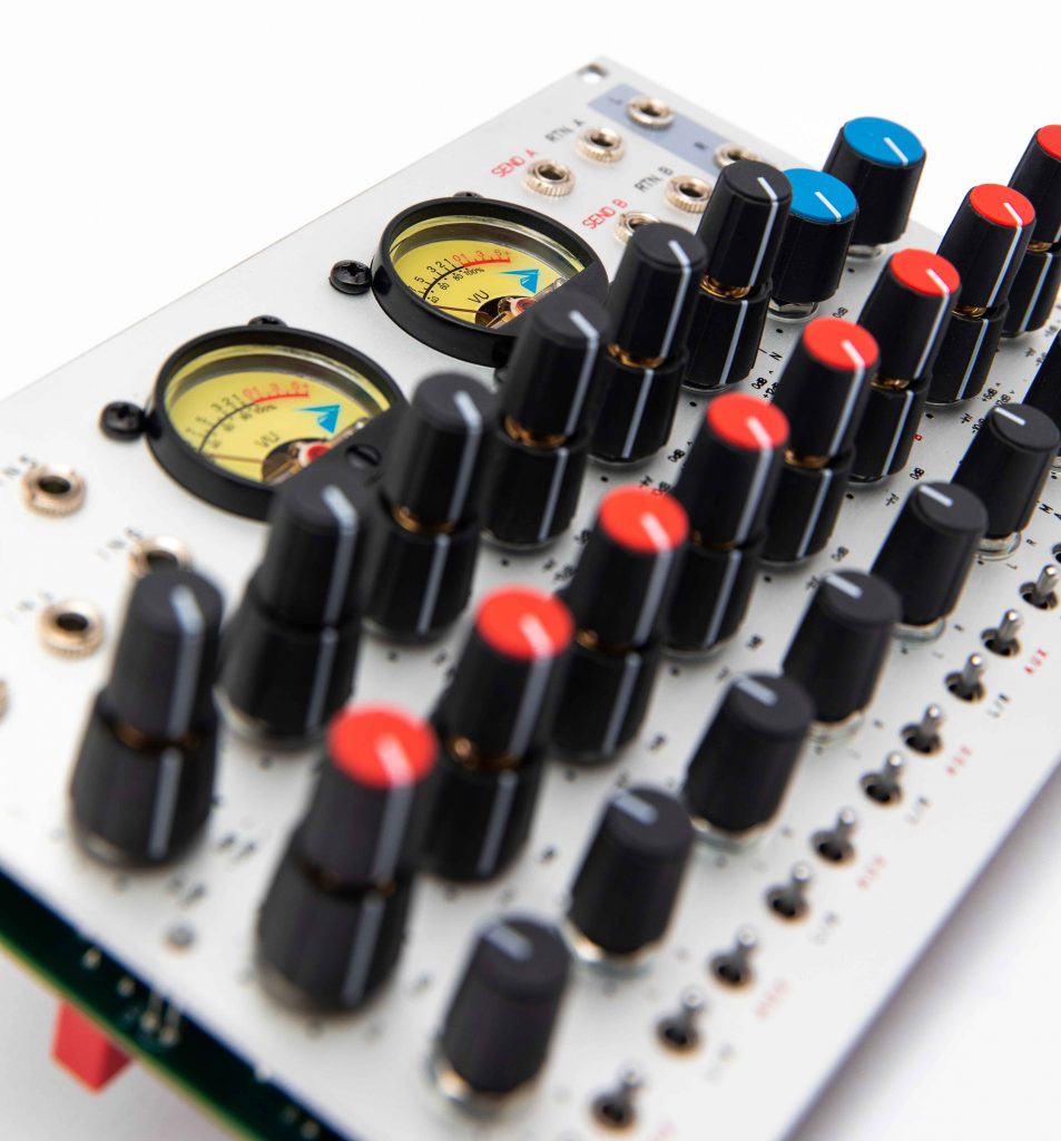 イタリア製、VU Meter搭載のエピックなユーロラックミキサー近日入荷