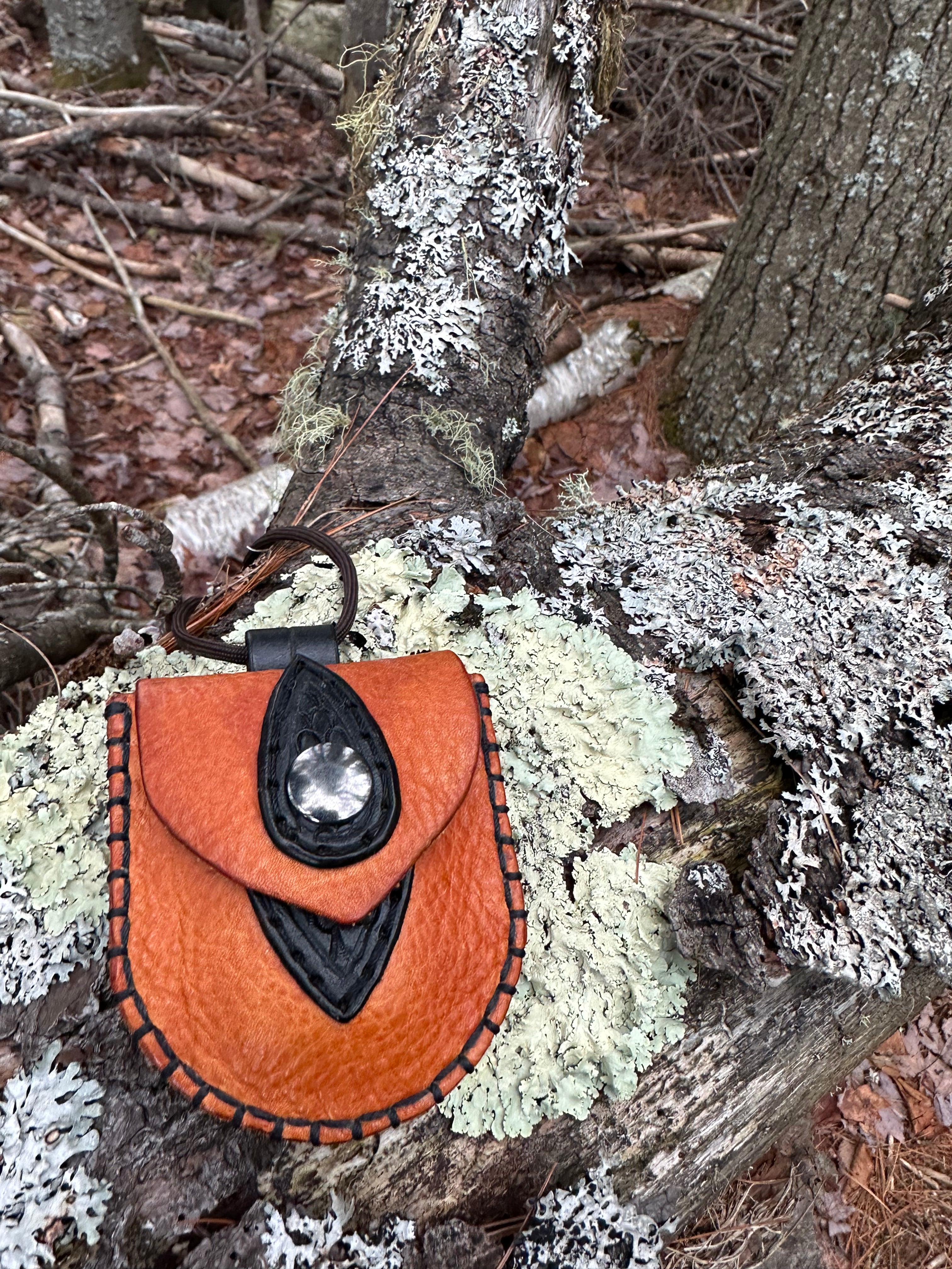 The Nipper neck pouch – Boreal Row