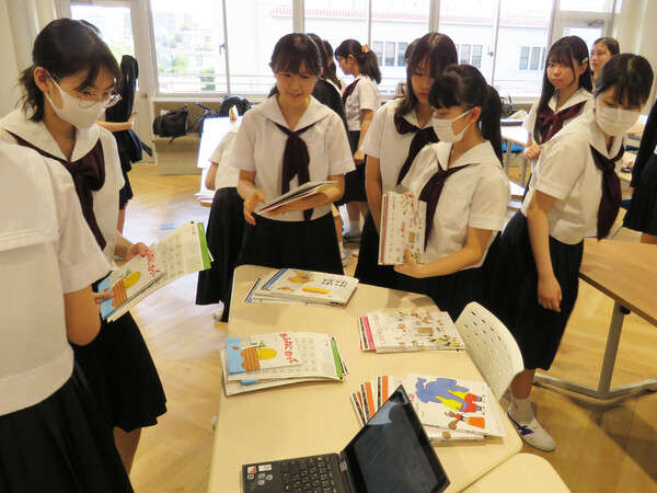 東洋英和女学院中高部が「絵本を届ける運動」に初参加 | ベルマーク