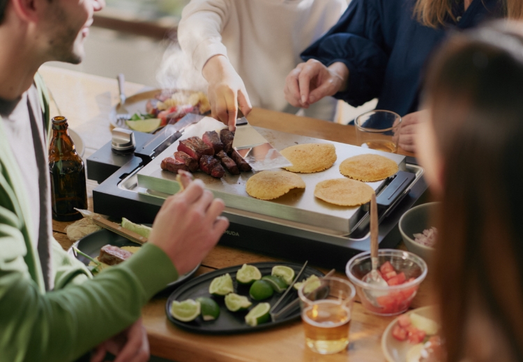 BALMUDA ホットプレート 約40cm x 25cm 特徴 | BALMUDA The Plate Pro