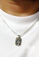 クロムハーツ タイニーカットアウト クロス ドッグタグ チャーム