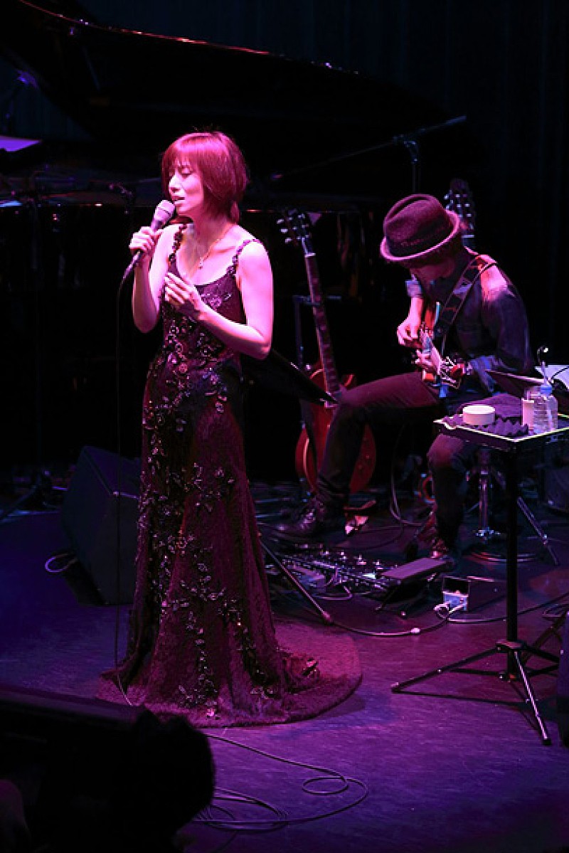 柴田淳 誕生日にセクシードレス 憧れのビルボードライブ立つ | Daily