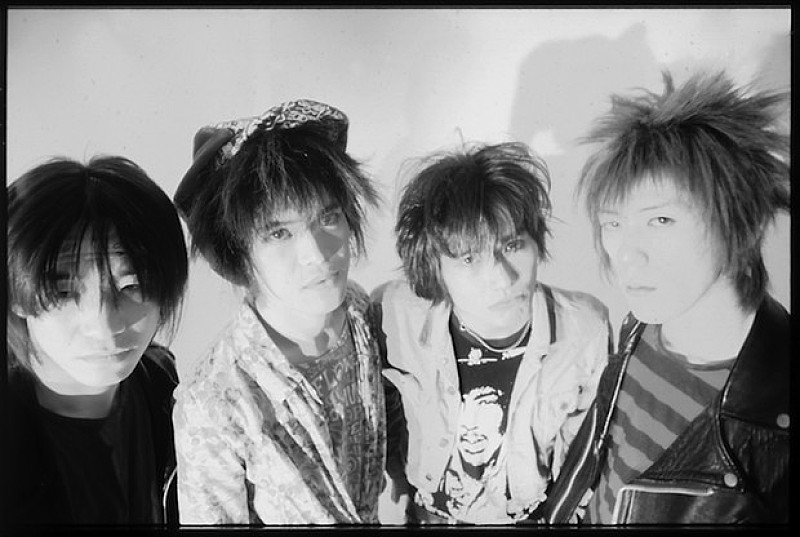 伝説のバンド ニューエスト・モデル 結成30周年記念にベストアルバム