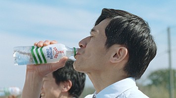 サザンの名曲を使用した「三ツ矢サイダー」CM第二弾「『まぶしすぎる