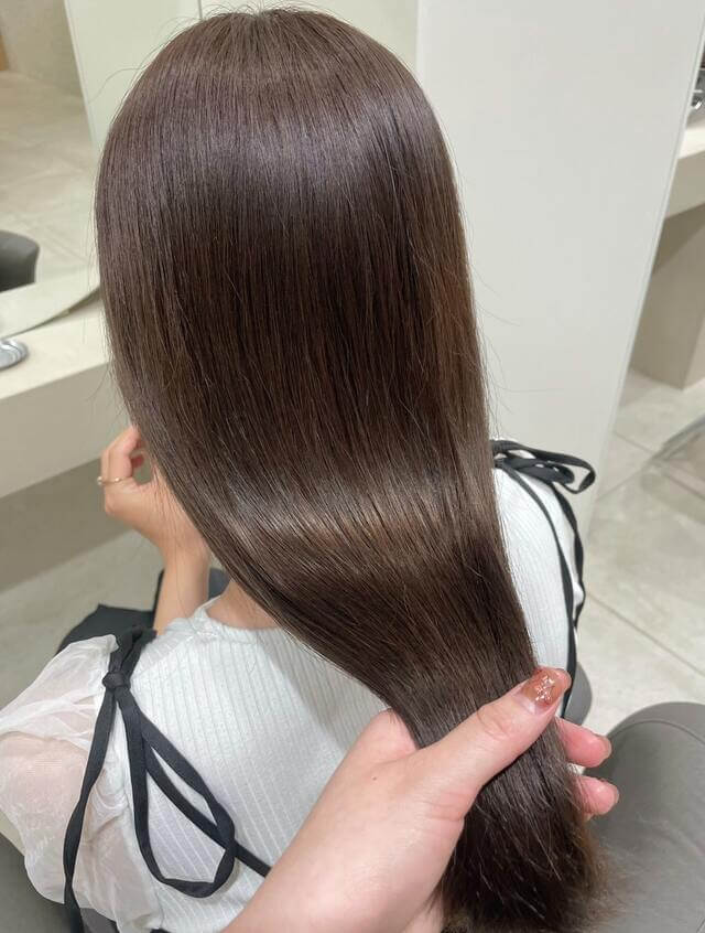 夢のメニュー【酸性ストレートパーマ×カラー】が一緒に施術できます