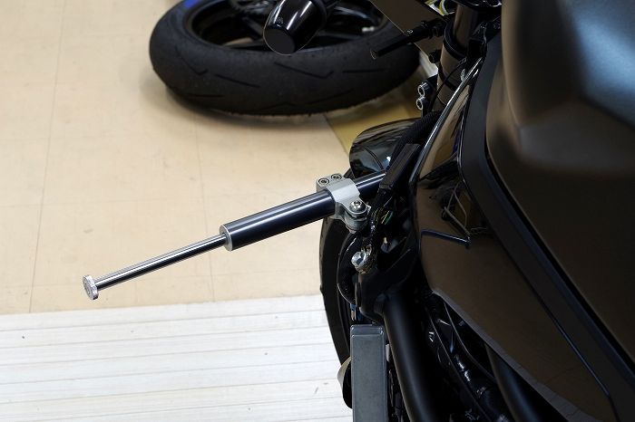 カワサキZX-25R SE（2023） YSS製ステアリングダンパーに交換