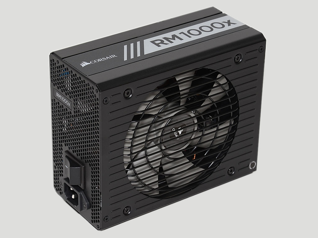 徹底的に安定性・耐久性にこだわるセミファンレスGOLD電源、CORSAIR