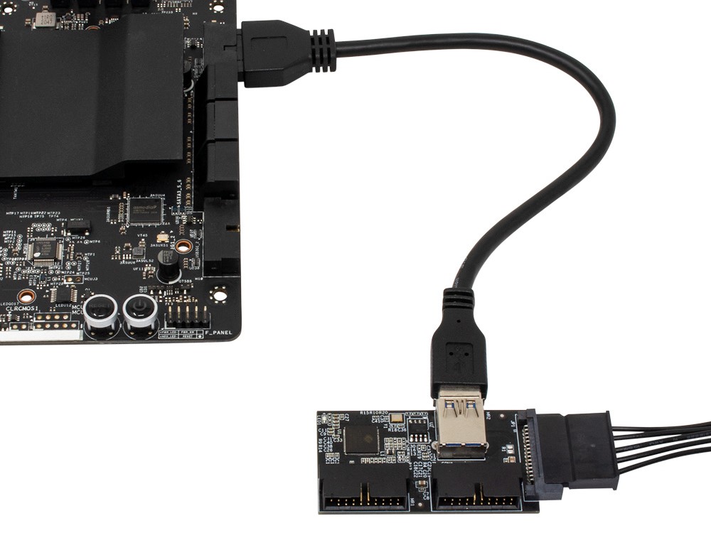 マザーボード上のUSB 3.0ヘッダを2分配、USB 3.0ポート×4を増設できる