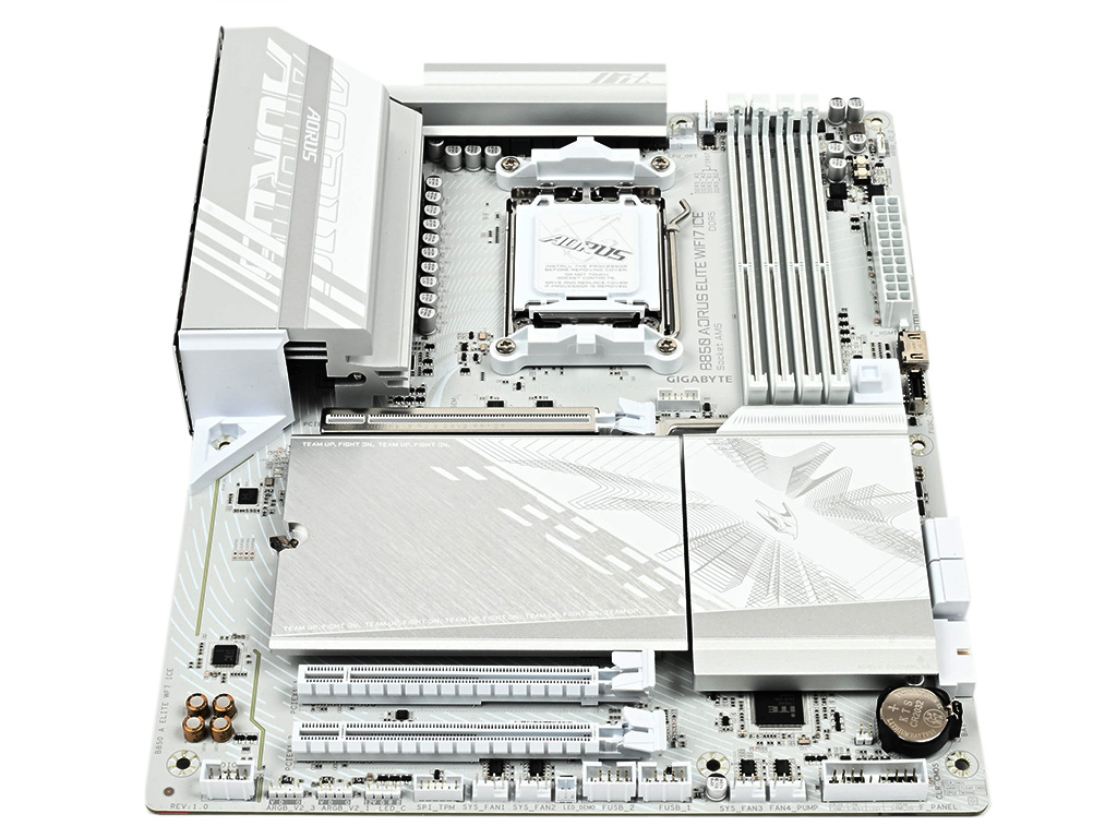 AMD B850採用でより手頃になったオールホワイトマザーボード、GIGABYTE