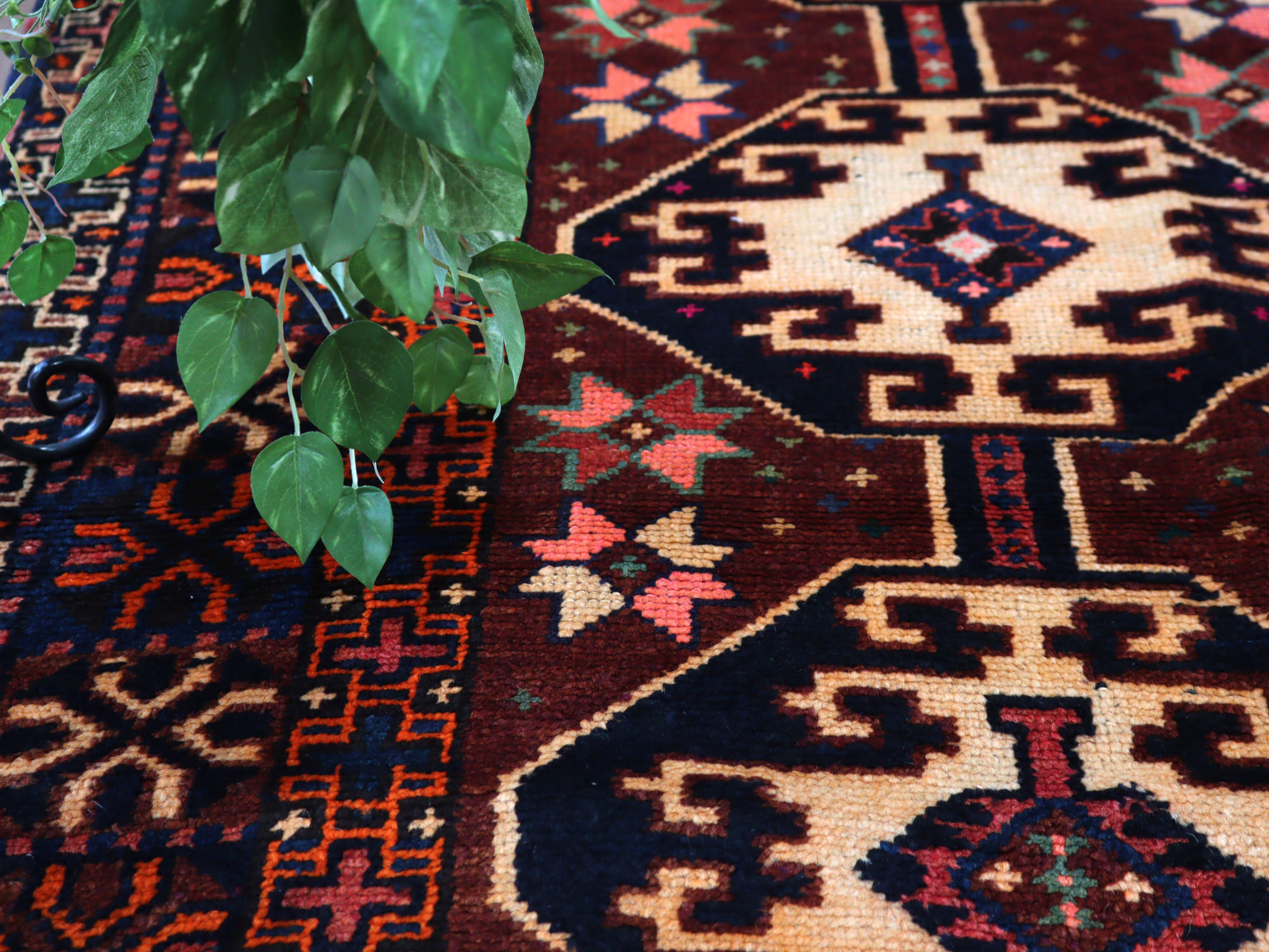 トライバルラグ 手織り絨毯 トルコ206×100cm ハッキャリ ヘルキ