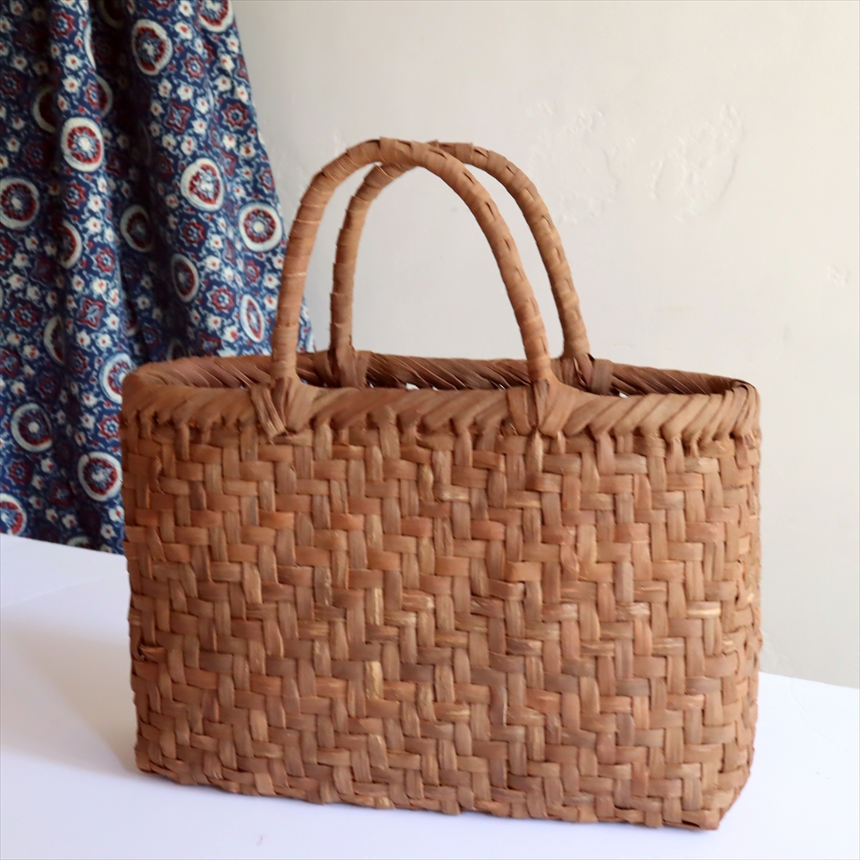 やまぶどう籠バッグ 白皮8mm 横長 巾34cm 高さ（本体）23cm 重さ370g