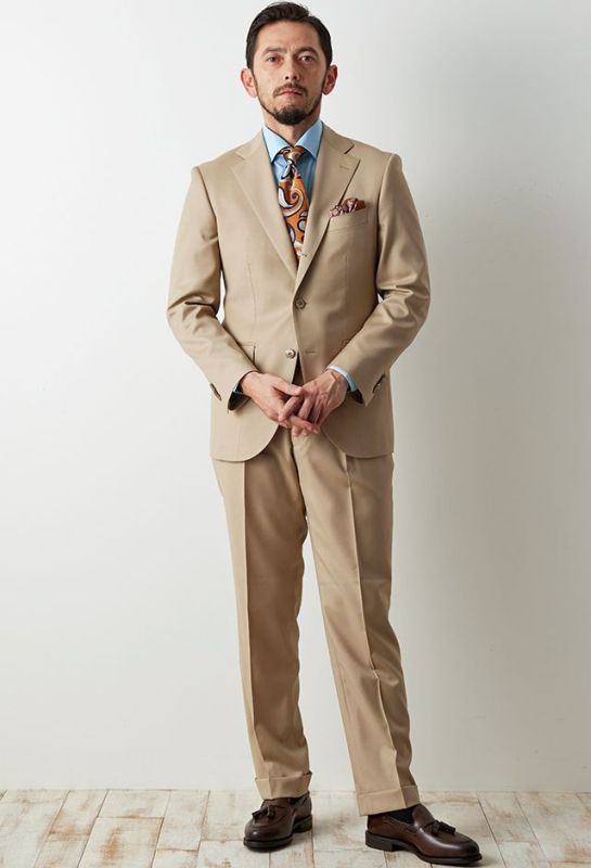 ベージュ(メンズ)のオーダースーツ着こなし一覧｜オーダースーツなら