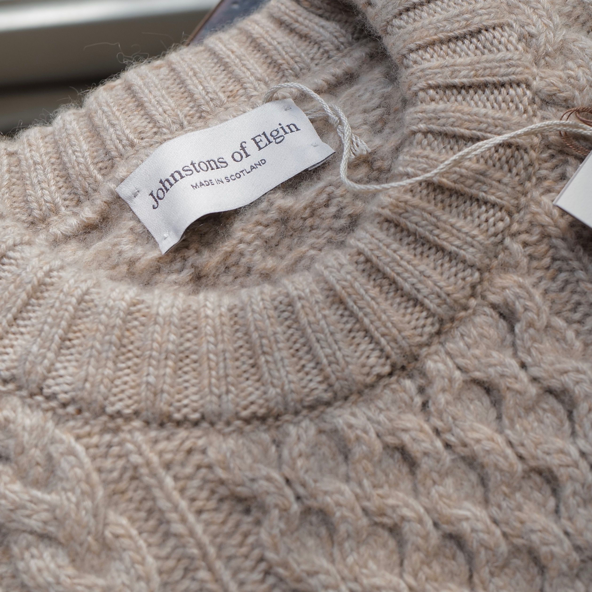 幸福度の高い【Johnstons of Elgin/ジョンストンズ】のカシミアニット