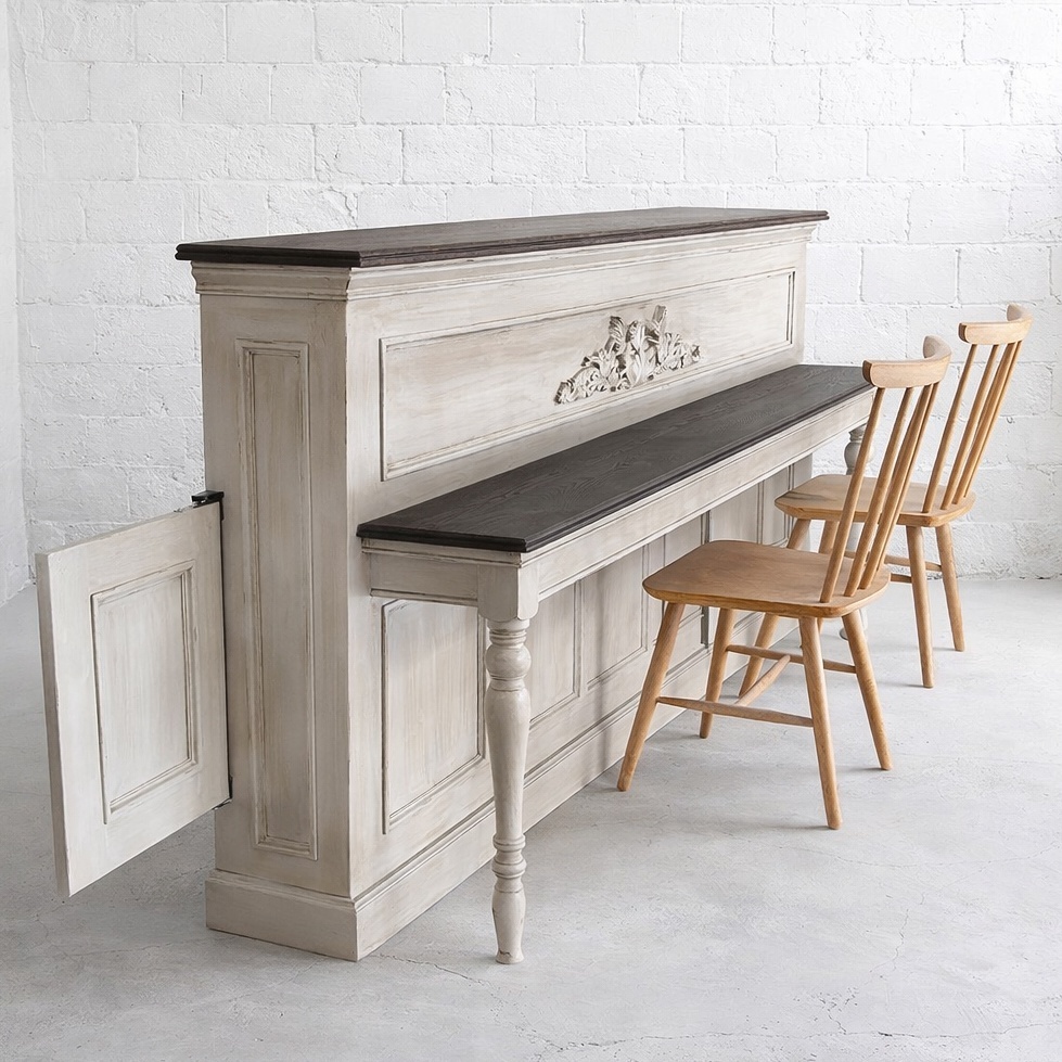 ヨーロッパアンティーク調カウンターテーブルの制作実績（飲食店向け