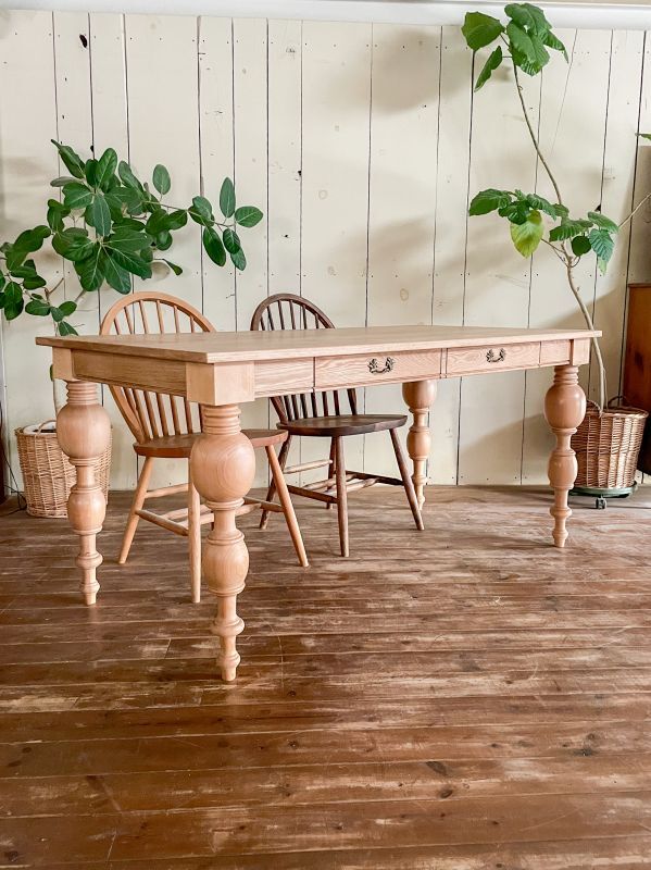 極太ろくろ足のオークダイニングテーブルW1600（クリア色）引出し4杯